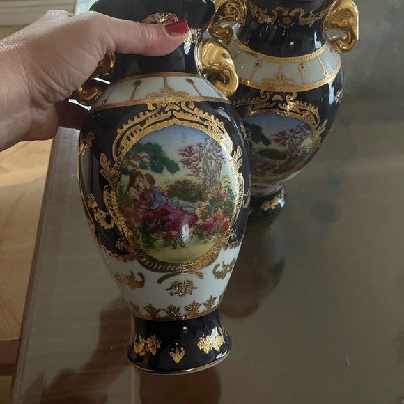 Vase - Picture 3 of 5